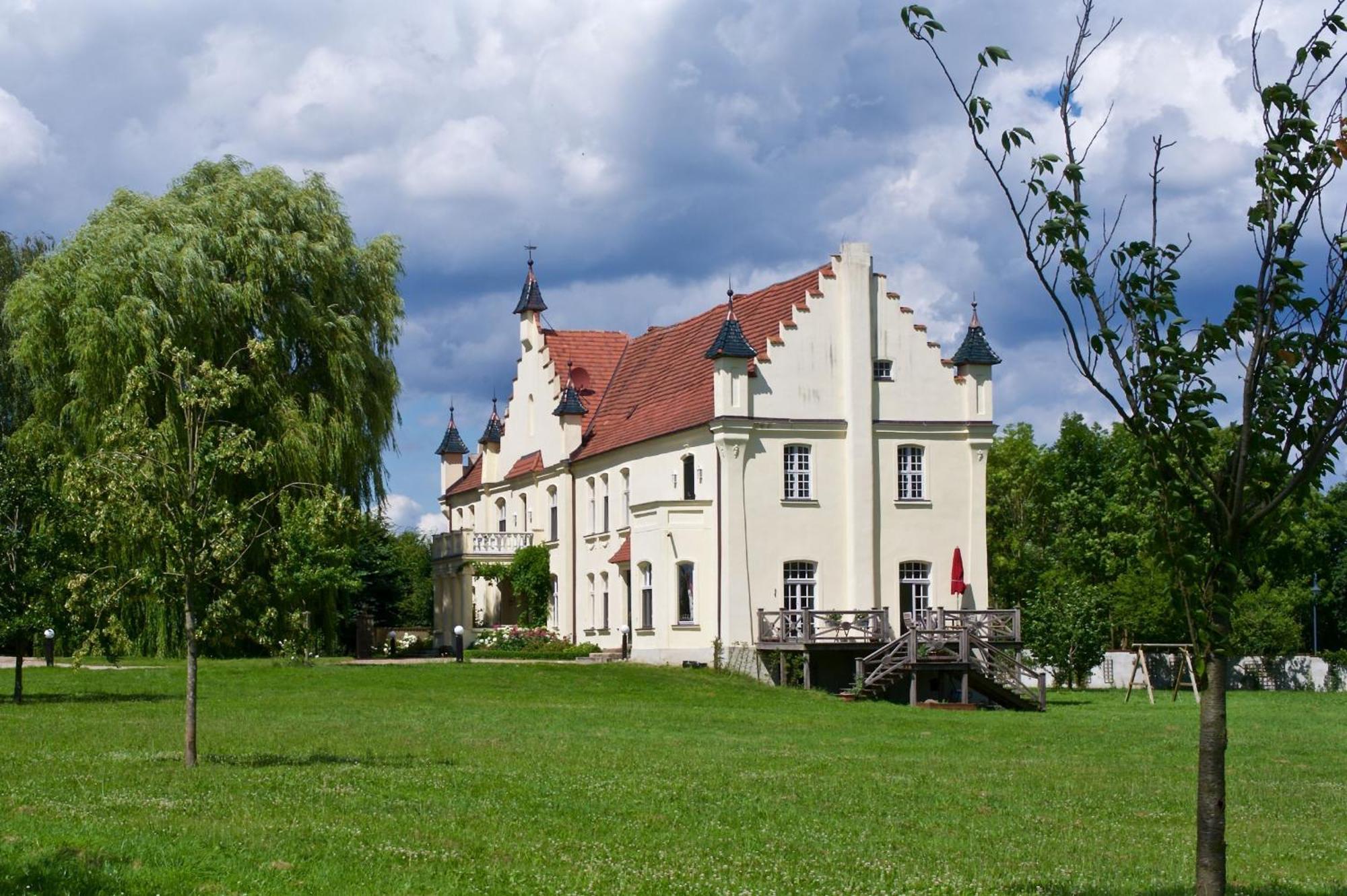 Gutshaus Penzlin Villa Meyenburg  Bagian luar foto
